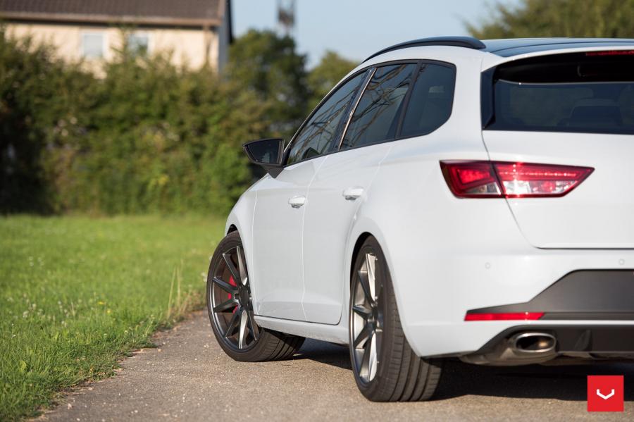 Детали экстерьера Seat Leon Cupre on Vossen Wheels (VFS1) 2017 года  (фото 8 из 23)